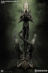 14. Alien Internecivus Raptus Statue